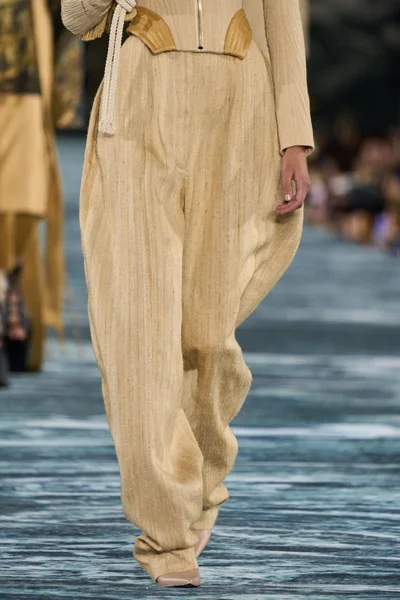Look 32